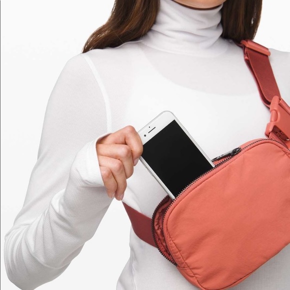 Lululemon small bag - Picture 3 of 3